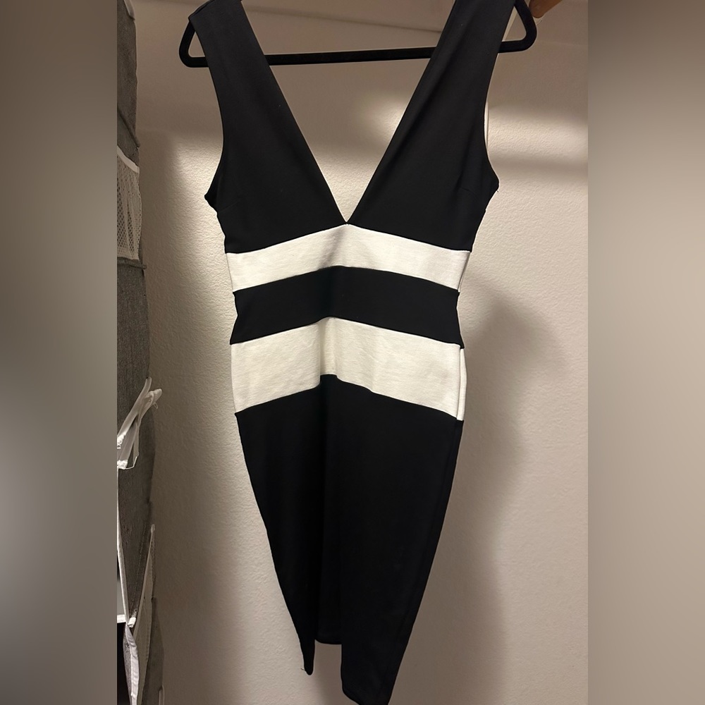 Sexy black and white dress. Size medium.